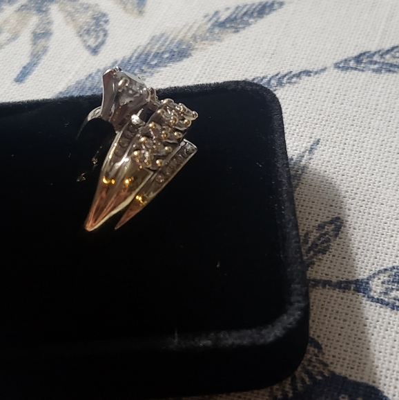 10k, Diamond Ring - Picture 2 of 8